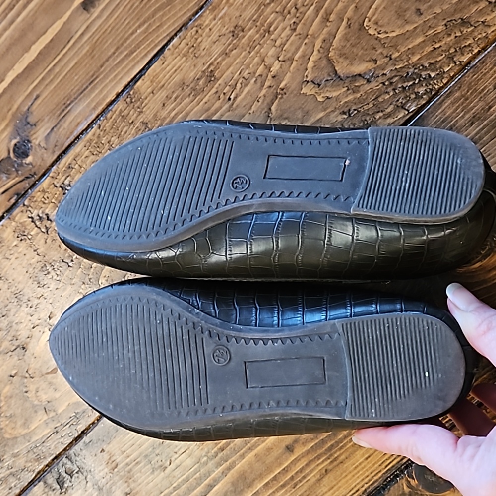 Flats - Picture 2 of 4